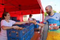 Im Ziel können Sie Ihre entleerten Energiespeicher an unserer reichhaltigen Zielverpflegung wieder auffüllen.